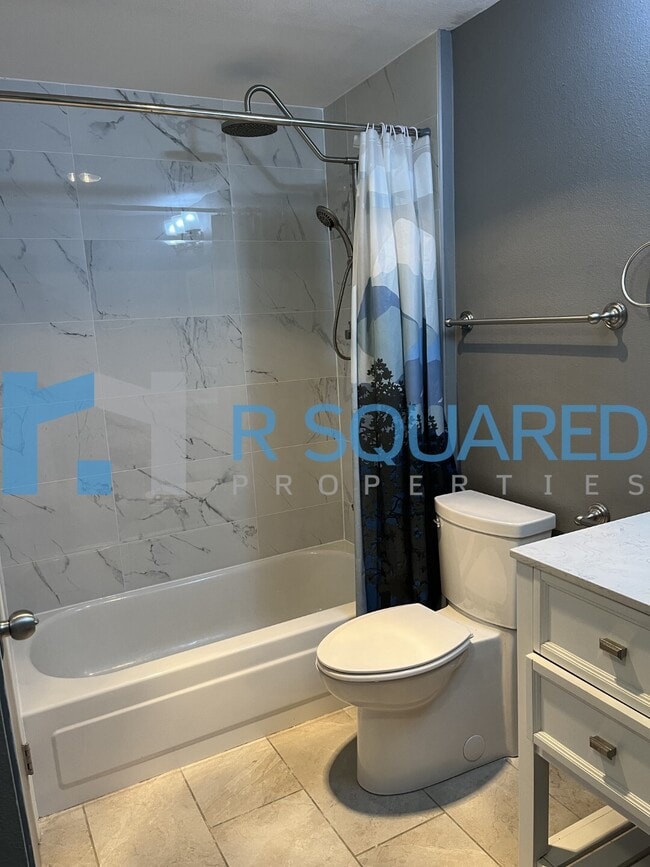 Building Photo - 975 Aberdeen Ave NE