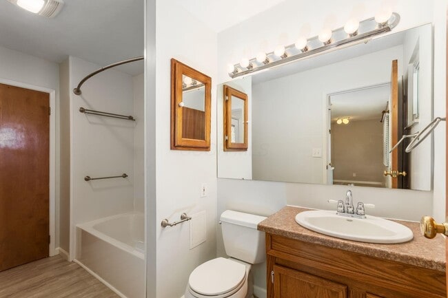 Building Photo - 5340 Carolyn Dr