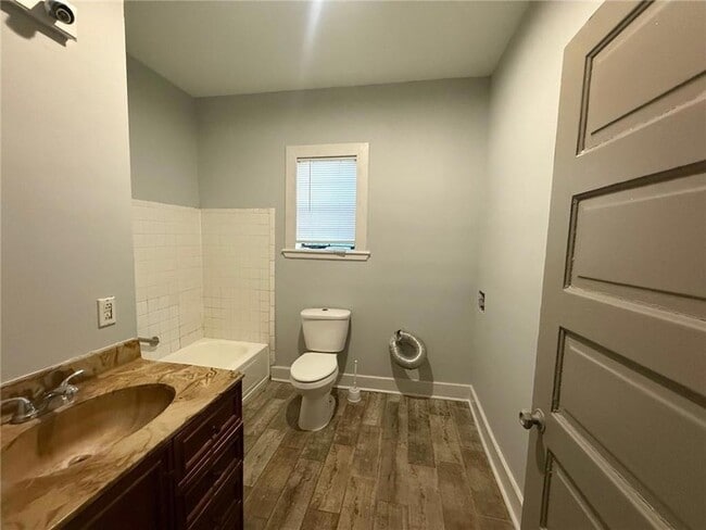 Building Photo - 2500 Monroe St