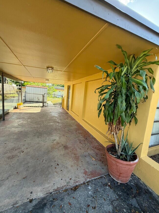 Building Photo - 2320 Sunrise Dr