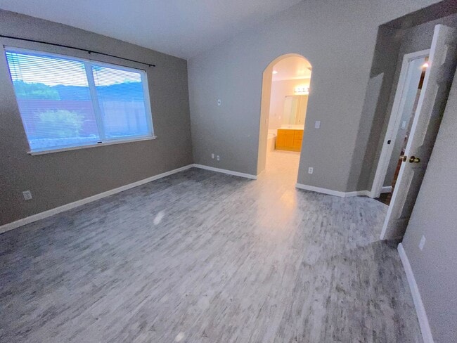 Building Photo - Sky Vista in Stead - Single Story Home with Fireplace and Mountain Views