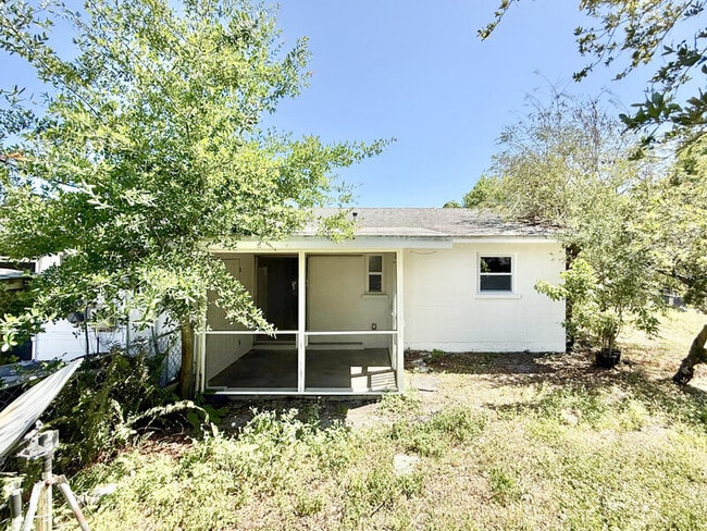 Building Photo - 605 64th Ave W