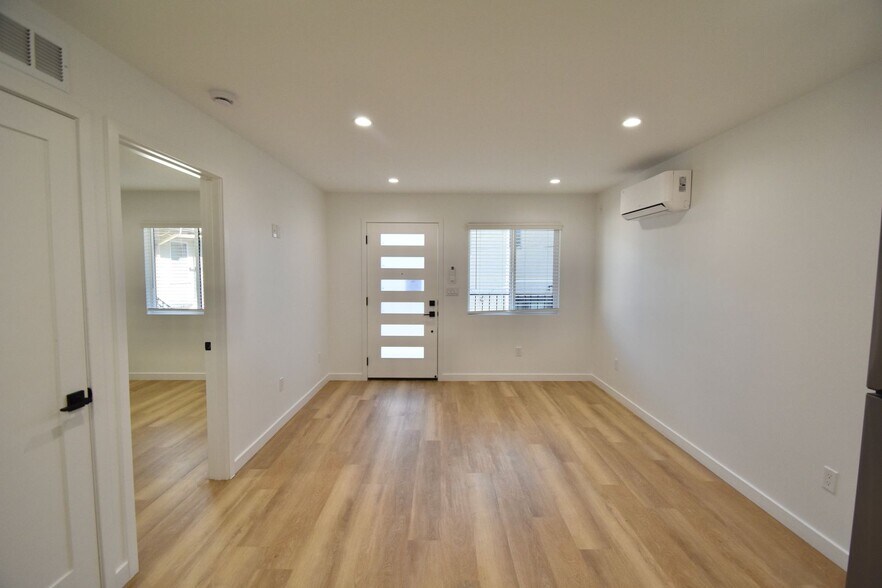 Building Photo - 14418 Dickens St