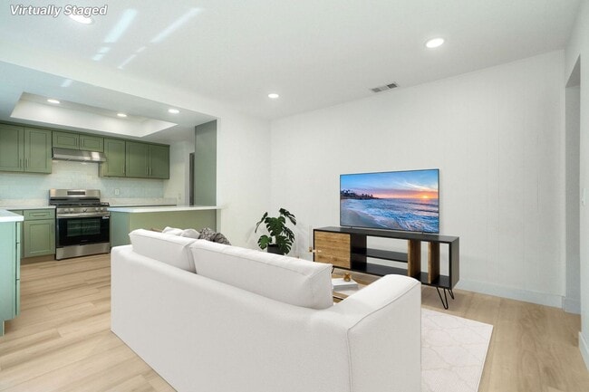 Building Photo - Beautifully Renovated 3-Bedroom Home with ...
