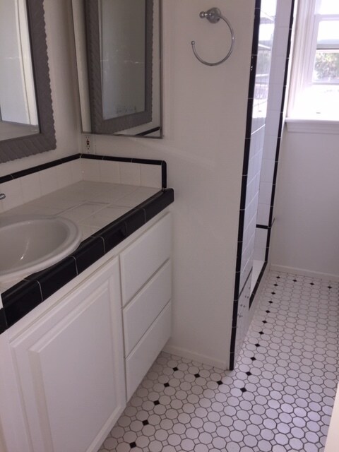 Building Photo - 216 Cypress Dr
