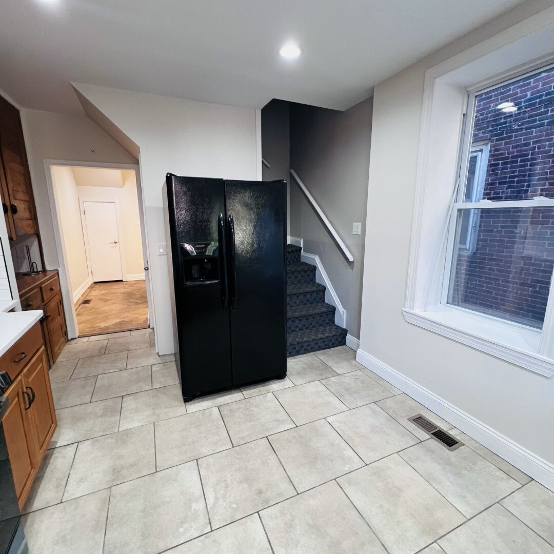 Building Photo - 619 S 42nd St