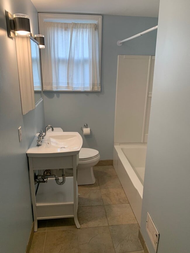 Building Photo - Charming Trolley Area Brick Townhome