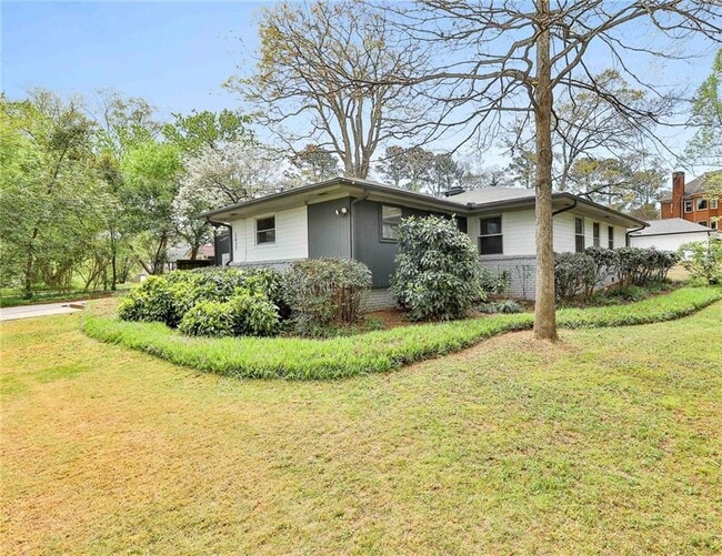 Building Photo - 2037 Lively Ridge Rd NE