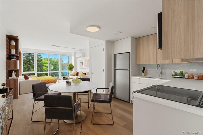 Building Photo - Ten Lyon Pl