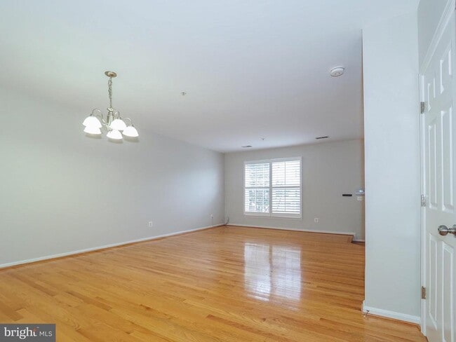 Building Photo - 32 Harbour Heights Dr
