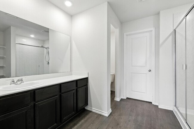 Building Photo - 11112 W Pond Dr
