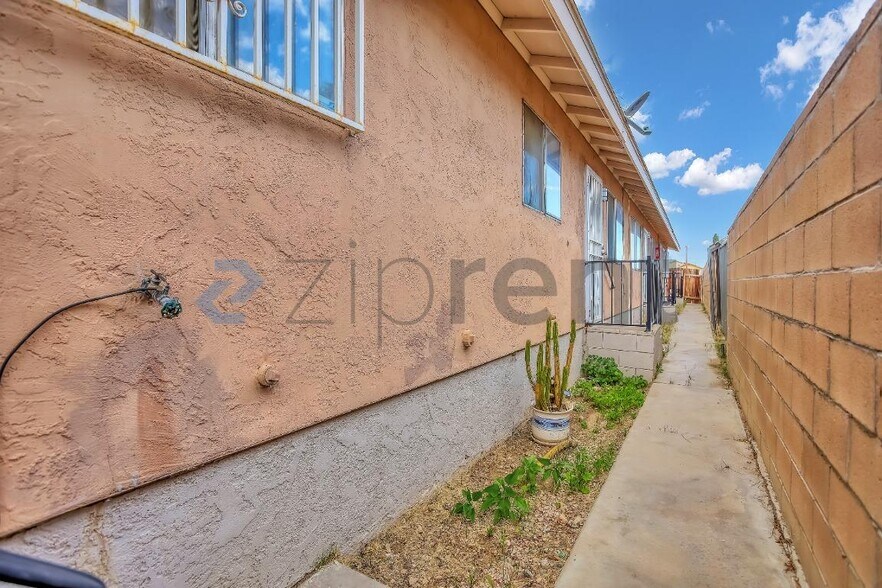 Building Photo - 16025 L St