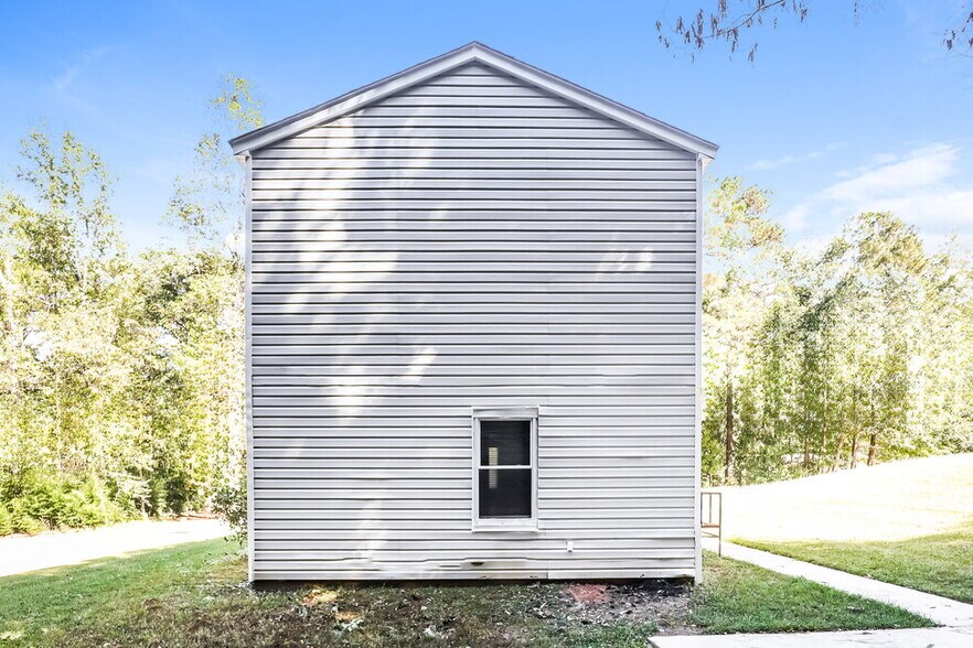 Building Photo - 6155 Forrest Ave