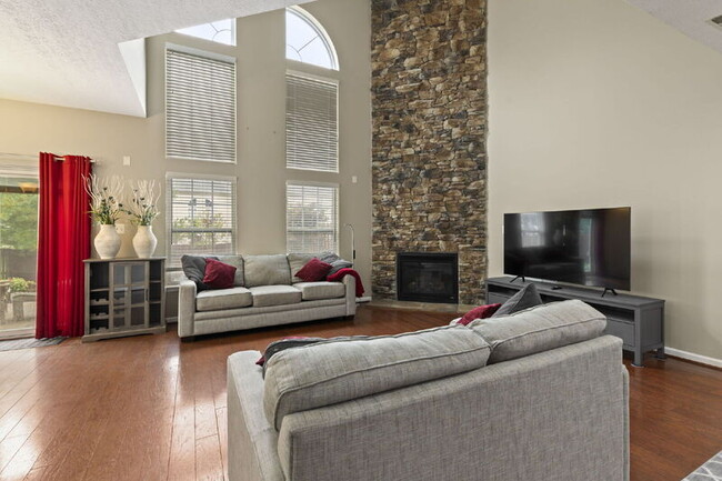 Building Photo - 212 Merlin Dr