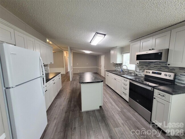 Building Photo - 179 Family Cir