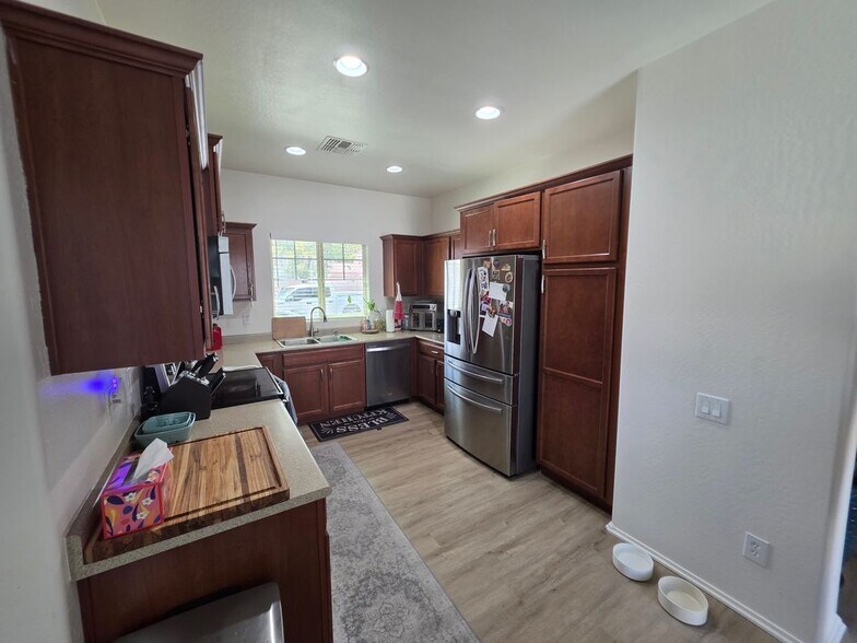 Building Photo - 2170 Scully Dr
