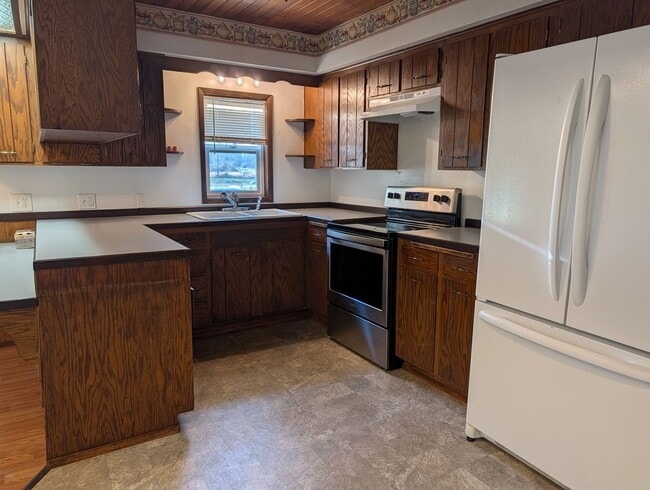 Building Photo - 25029 Minkler Rd