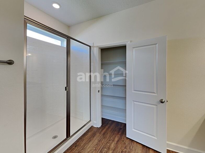 Building Photo - 524 Pine Terrace Dr