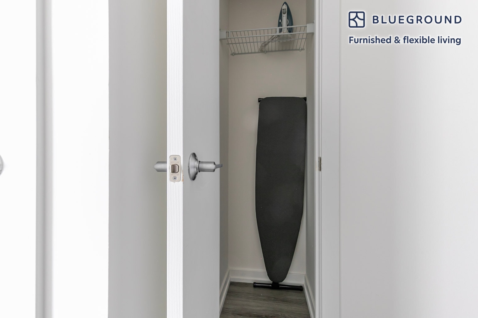 Building Photo - 460 W Chicago Ave