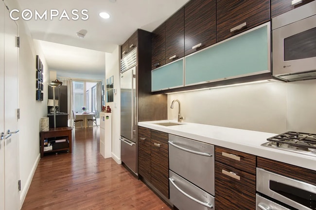 Building Photo - 225 E 34th St