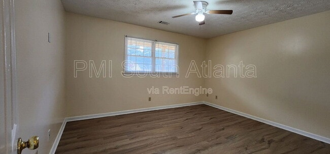 Building Photo - 3441 Southgate Trail SE