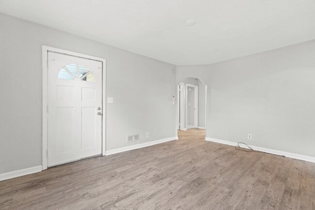 Building Photo - ADORABLE 3 BEDROOM 1 BATH RANCH HOUSE