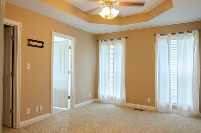 Building Photo - Pet Friendly Ranch!