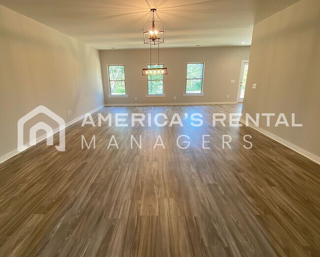 Building Photo - Spacious Home for Rent in Weaver AL... Ava...