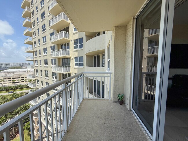 Building Photo - 19501 W Country Club Dr