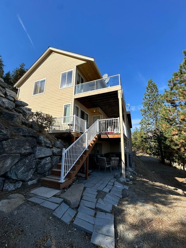 Building Photo - Fully Furnished Home in Chelan!  Half off ...