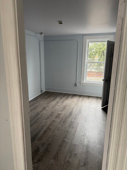 Building Photo - 337 Wilson St