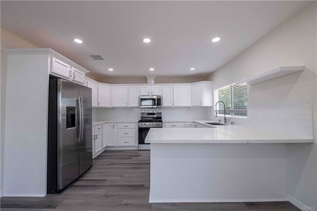 Building Photo - 5341 Cedros Ave