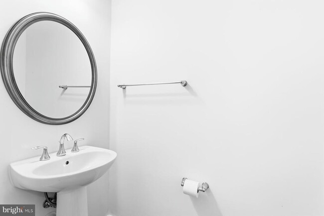 Building Photo - 614 Glenn Lk Dr