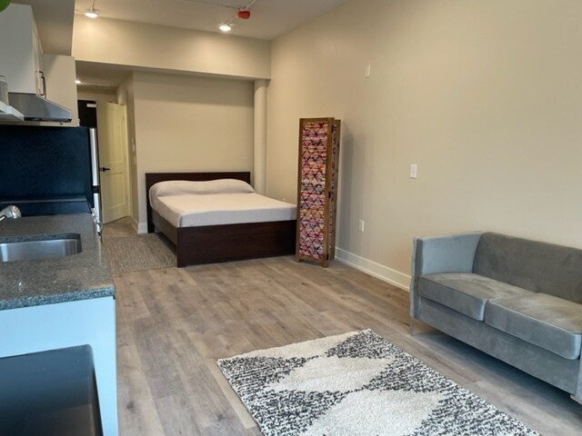 Building Photo - Beautiful Studio and One Bedrooms West Grand Neighborhood