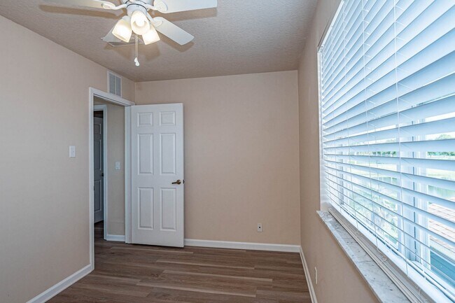 Building Photo - 603 Calamondin Way SW