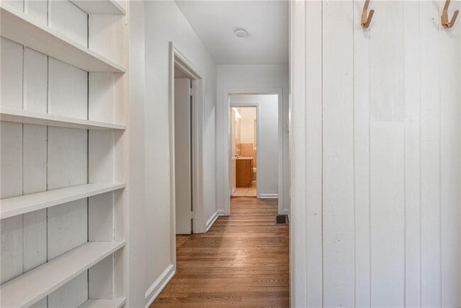 Building Photo - 804 Brookdale Dr SW