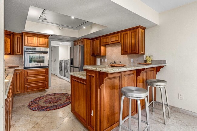 Building Photo - VACATION RENTAL - La Jolla Residence Just Blocks from the Ocean!