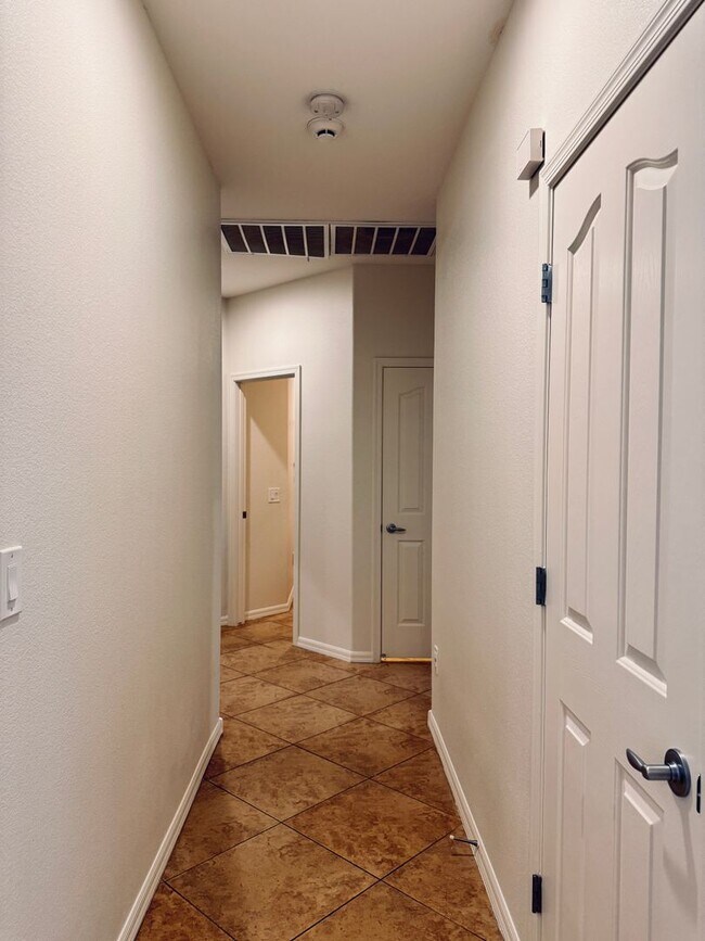 Building Photo - Beautiful Sun City Anthem home-55+ Community Available Now!