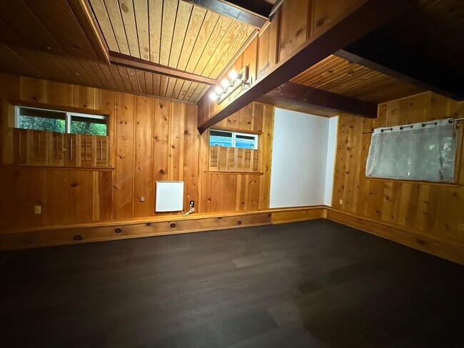 Building Photo - 729 Willow Wy