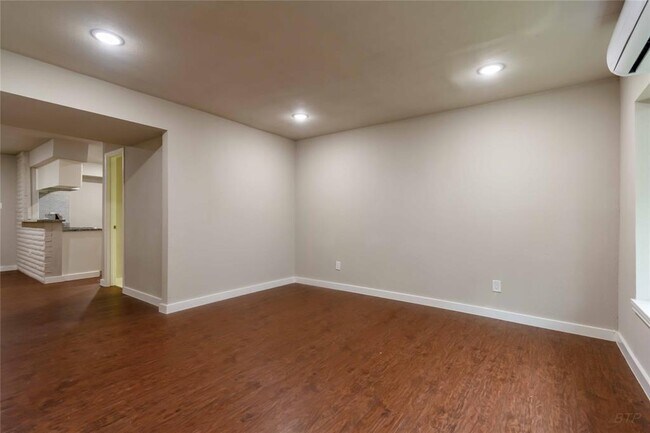 Building Photo - 11927 Beechnut St