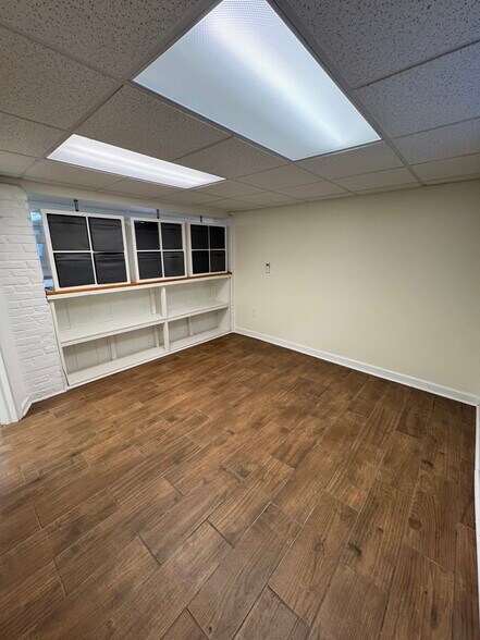 Building Photo - 1239 Disston St Unit 2