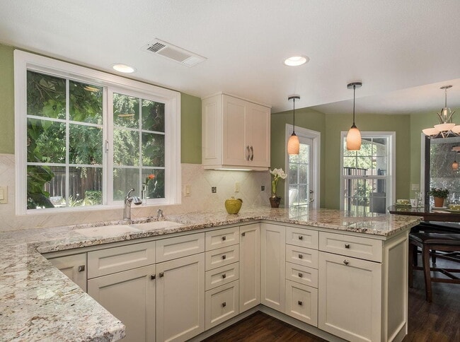 Building Photo - Spacious 4-Bed, 2-Bath Home with 2,034 Sq Ft of Comfort!"