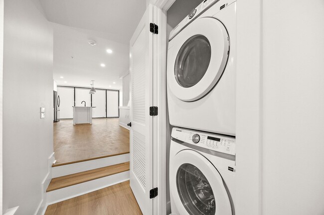 Building Photo - Tatnall West 8720 Landlord