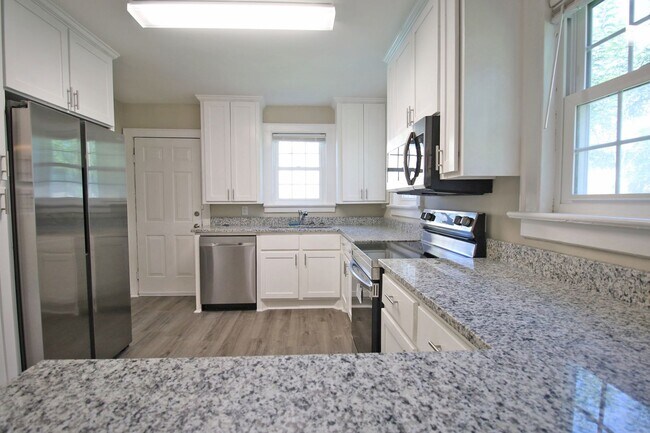 Building Photo - Charming 2 Bedroom, 1 Bath Brick Home in a...