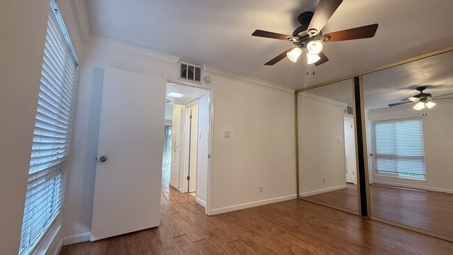 Building Photo - Charming 1 bed 1 bath condo on bottom floor