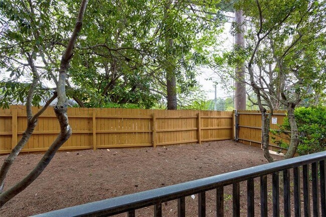 Building Photo - 1850 Cotillion Dr