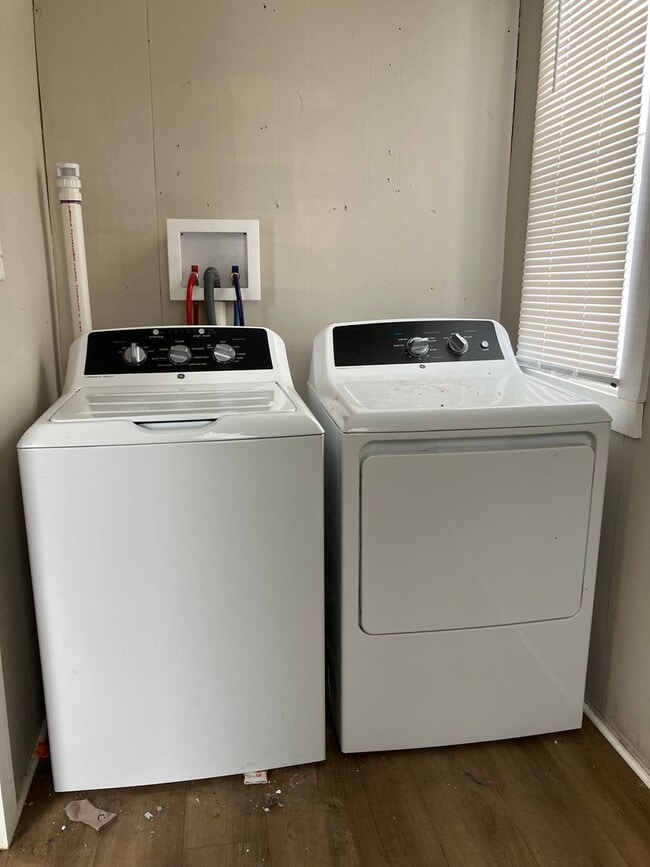 Building Photo - 624 2nd Ave