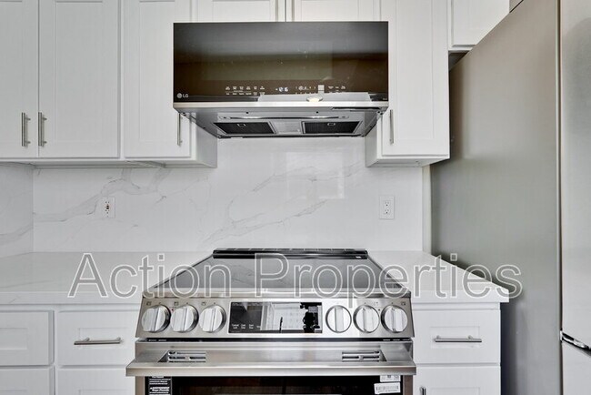 Building Photo - 3806 Century Dr