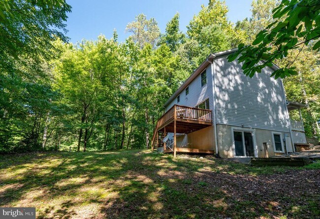 Building Photo - 8413 Manor View Rd