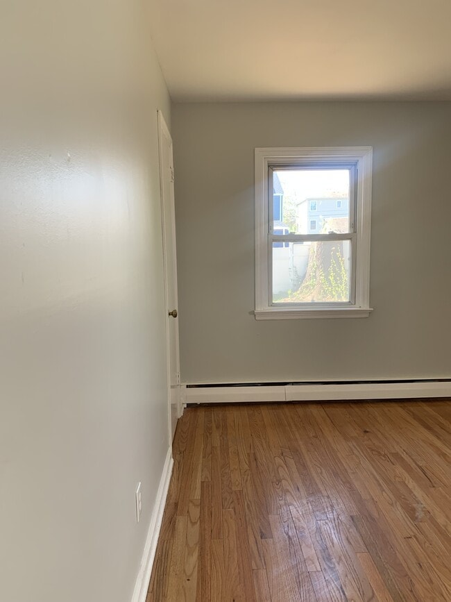 Building Photo - 1219 E Blancke St